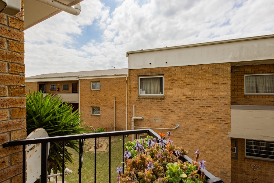 1 Bedroom Property for Sale in Oakglen Western Cape